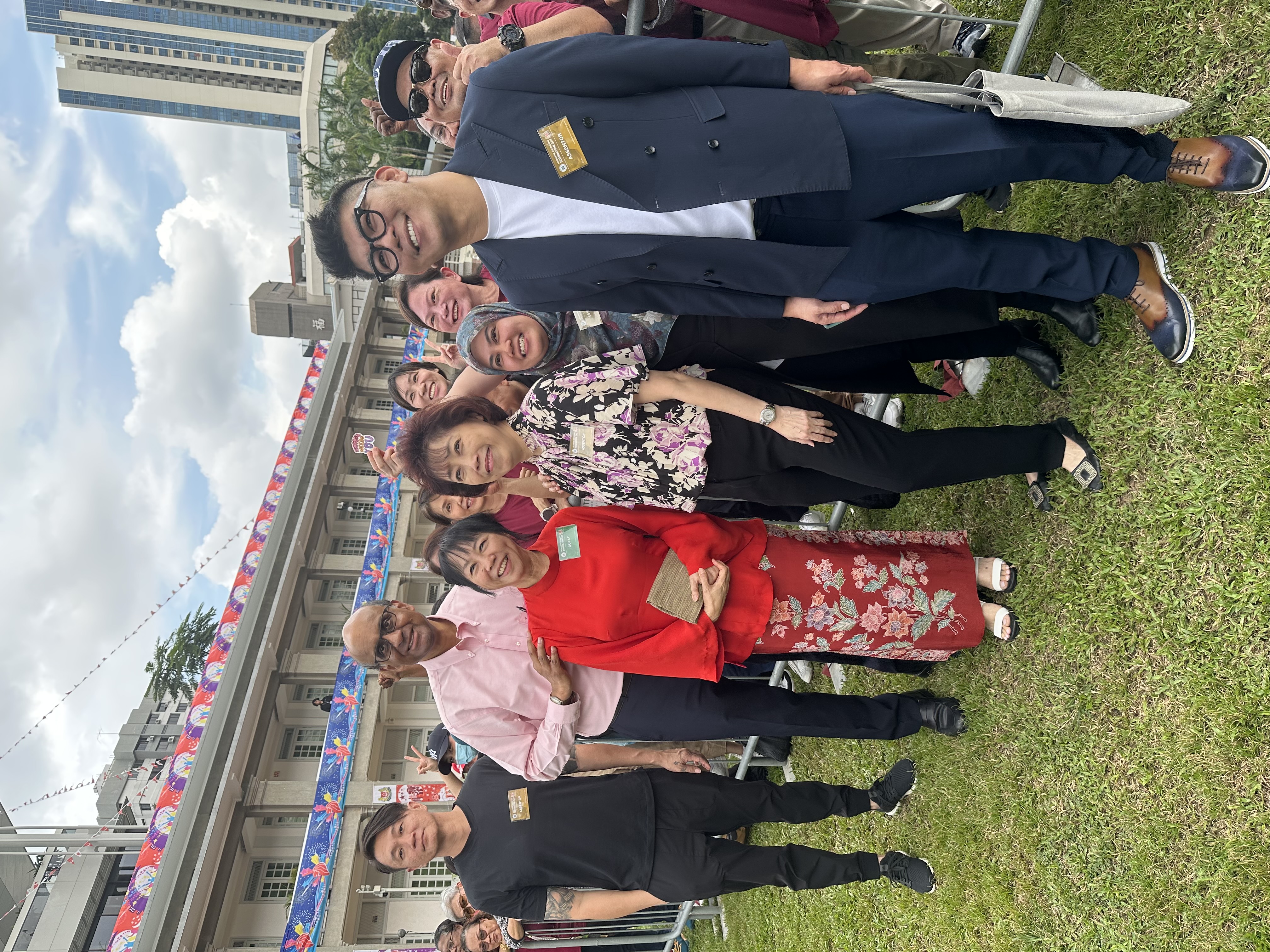 https://upload.wikimedia.org/wikipedia/commons/e/e1/Tharman_Shanmugaratnam_at_Nomination_Day_-_20230822_-_02.jpg