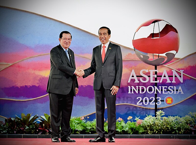 https://commons.wikimedia.org/wiki/File:Hun_Sen_and_Joko_Widodo_at_the_42nd_ASEAN_Summit.jpg