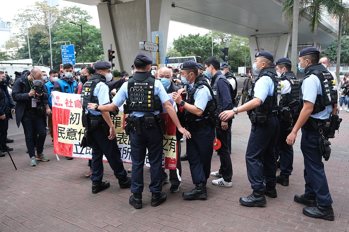 https://commons.wikimedia.org/wiki/File:Hong_Kong_47_trial_protest_03.jpg